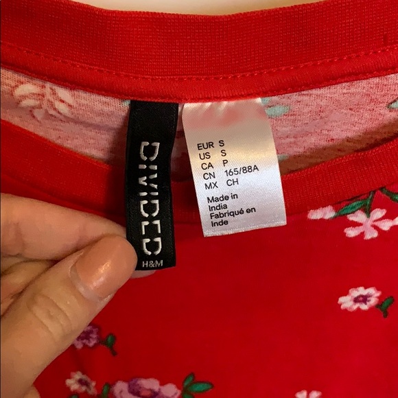 Divided H&M cropped tshirt - Picture 2 of 3